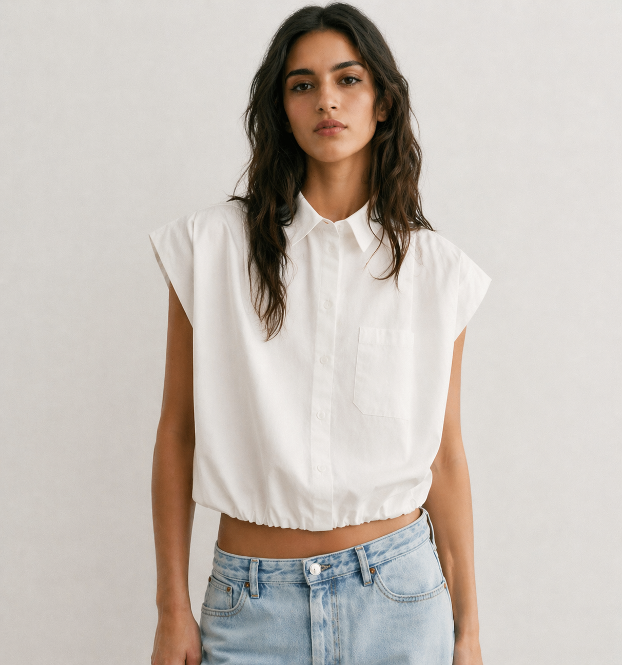 Cropped shirt with elastic hemline