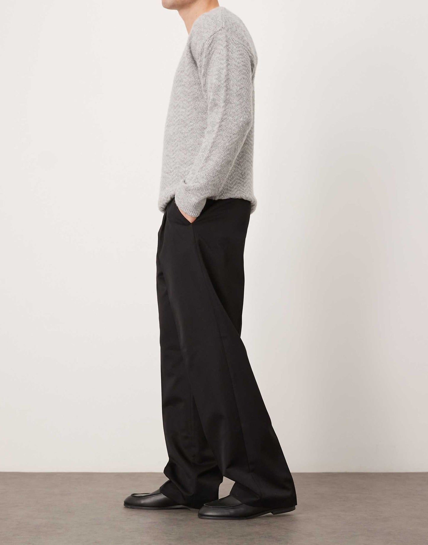 Tailored pant with front pleats and elastic back