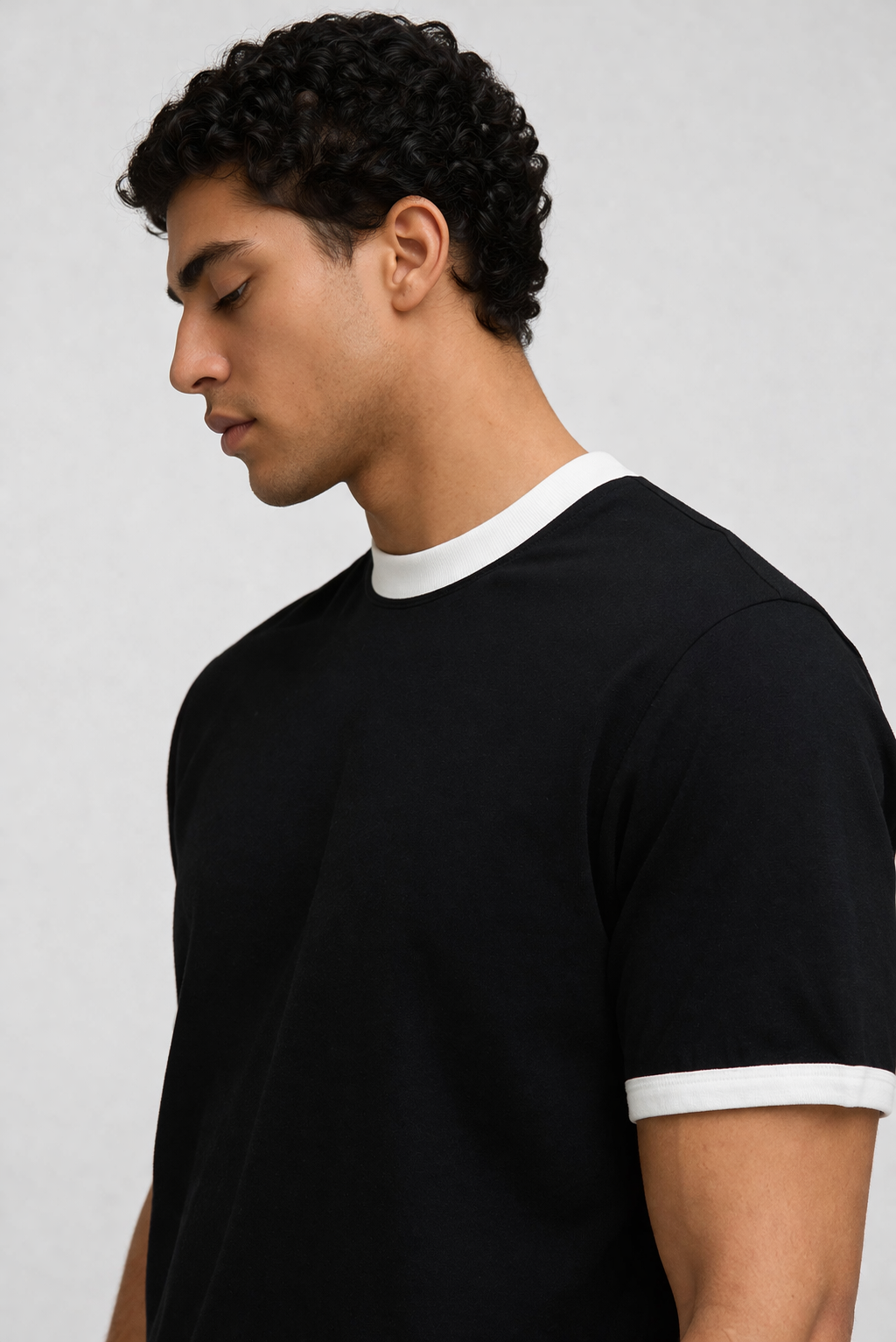 Slim fit t-shirt with contrast collar