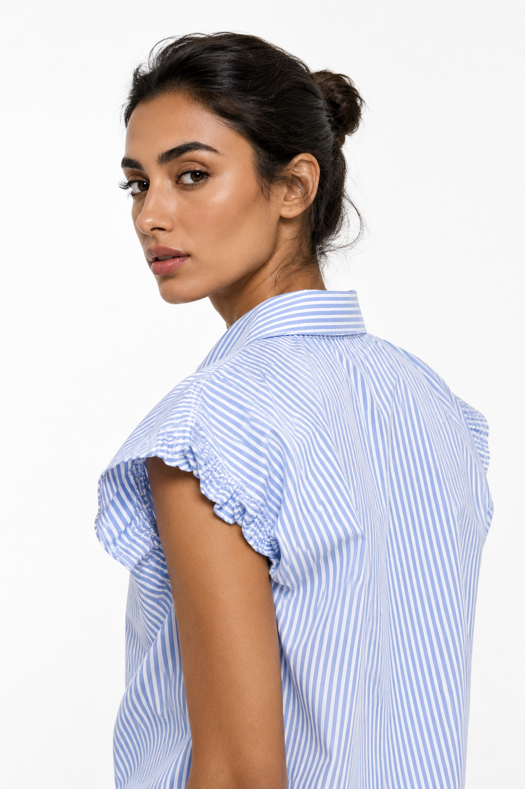 Poplin sleeveless blouse with crushed shoulder