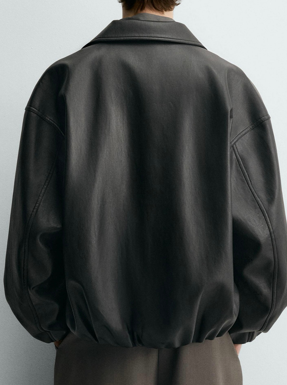 Leather jacket with hidden elastic