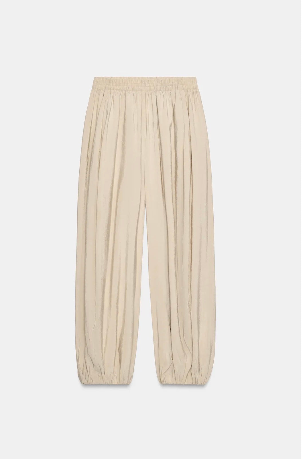 Elastic pant with pleated hemline