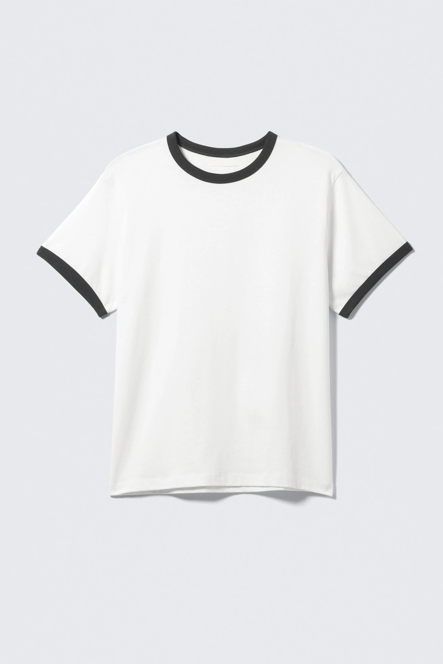 Slim fit t-shirt with contrast collar