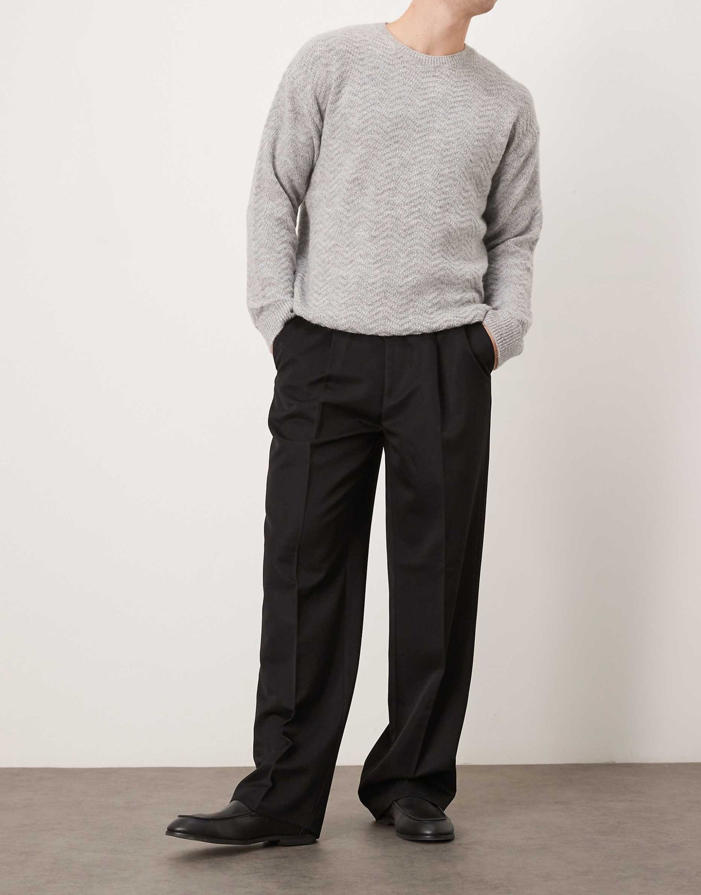 Tailored pant with front pleats and elastic back