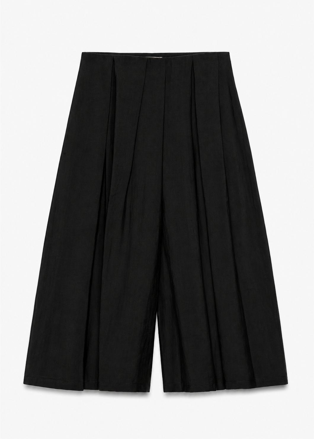 Pleated Bermuda pants