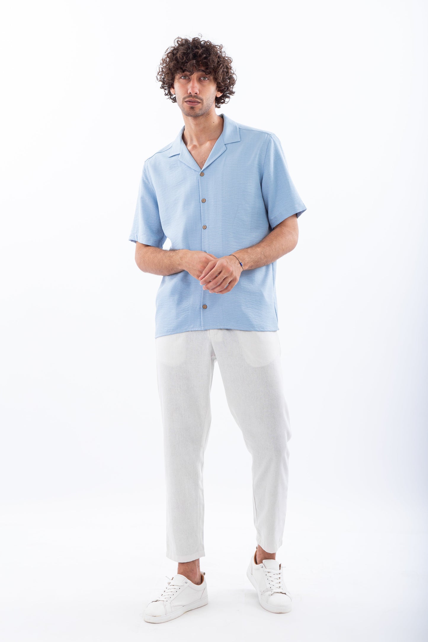 Short sleeves shirt with safari collar