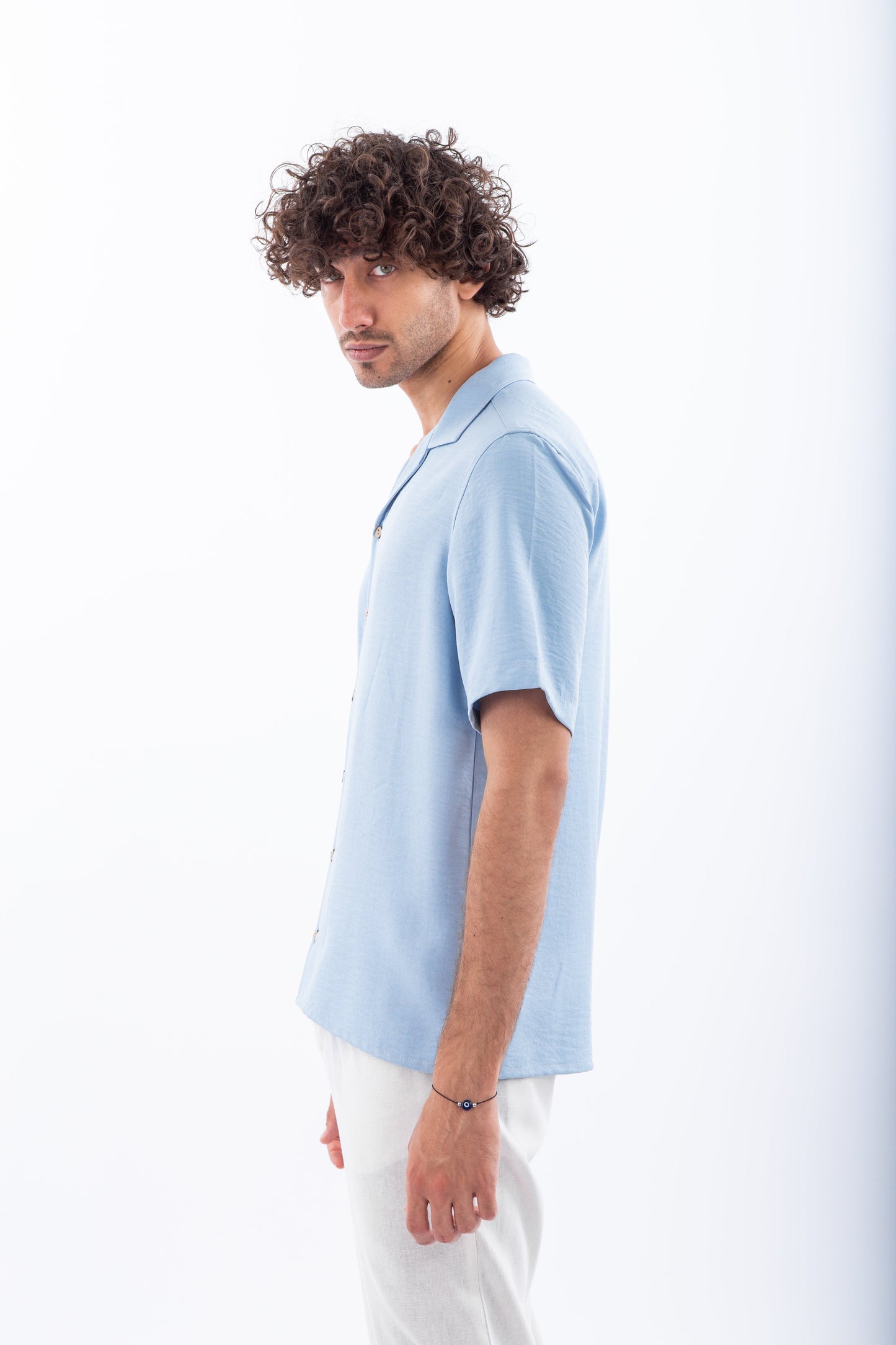 Short sleeves shirt with safari collar