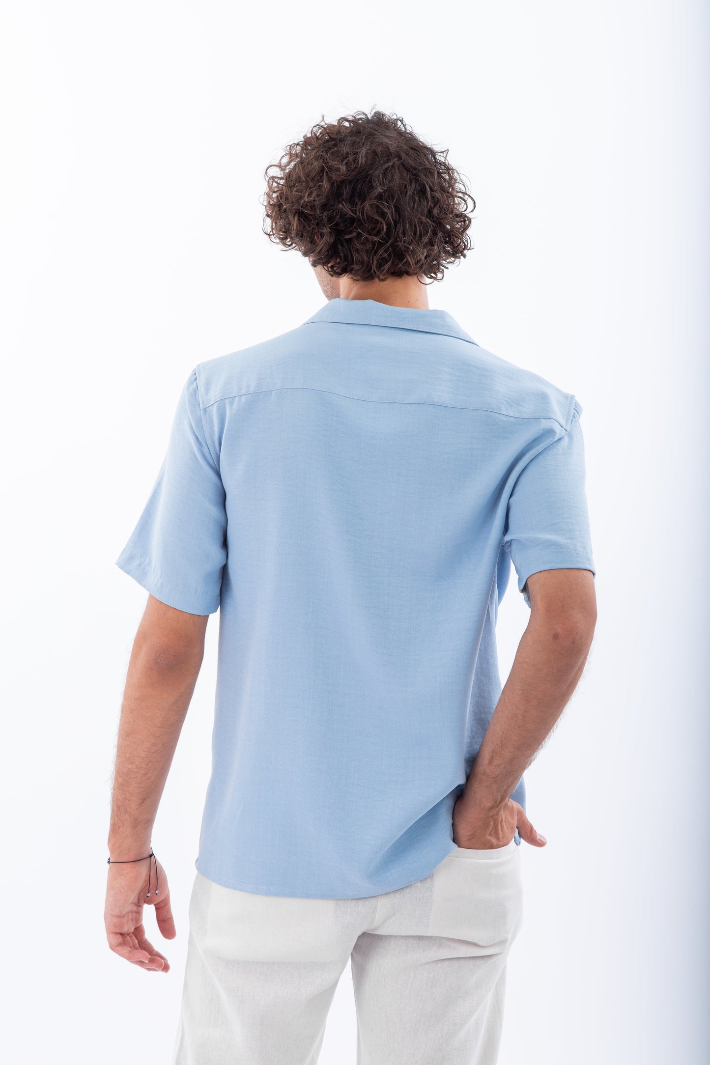 Short sleeves shirt with safari collar